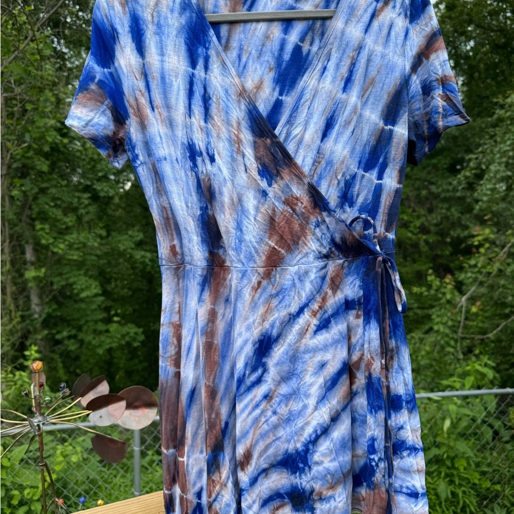 Chatoyant Blue and Brown Tie-Dye Tie Front Top